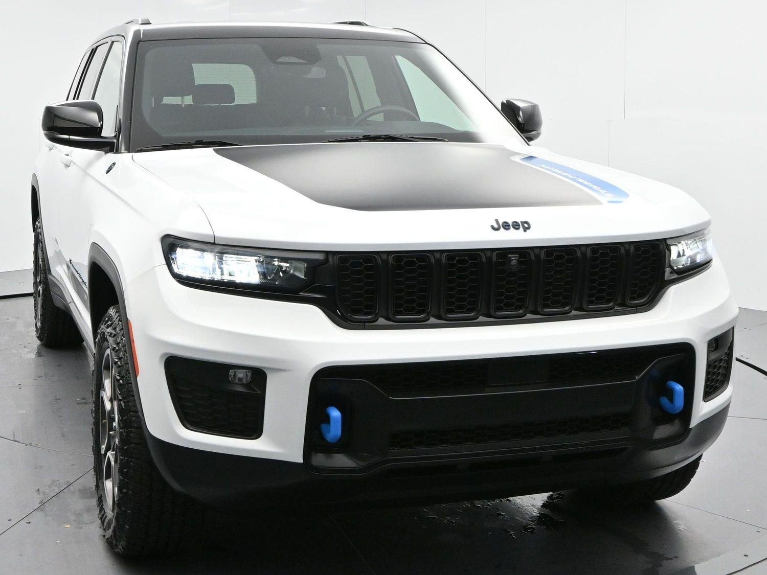 Used 2022 Bright White Clearcoat Jeep Trailhawk image 2