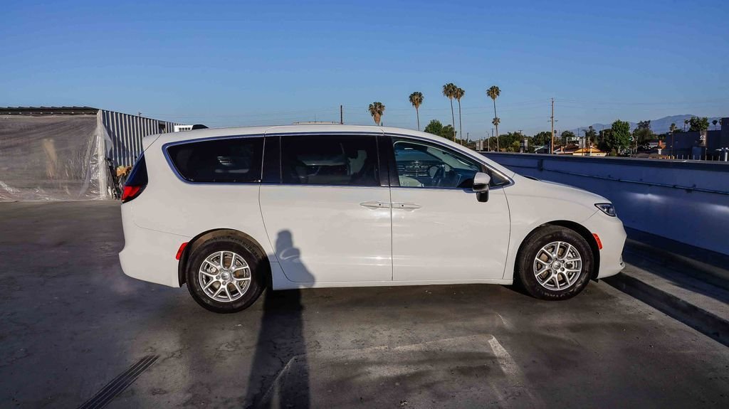 Used 2023 Bright White Clearcoat Chrysler Touring L image 13