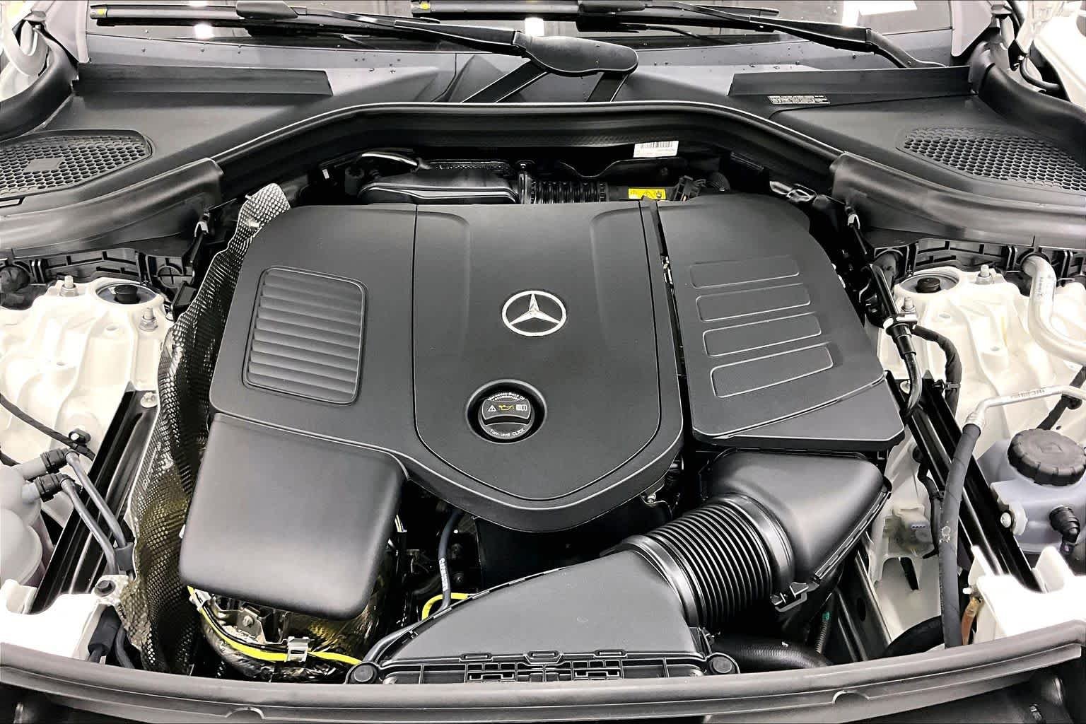 New 2026 Polar White Mercedes-Benz GLC 300 image 16
