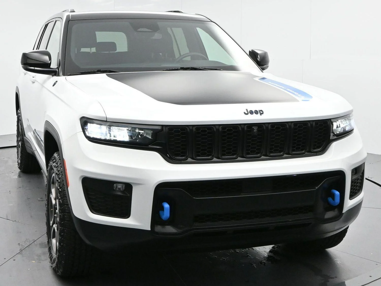 Used 2022 Bright White Clearcoat Jeep Trailhawk image 2