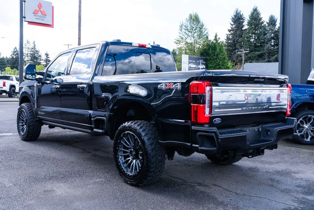 Used 2024  Ford Platinum image 5