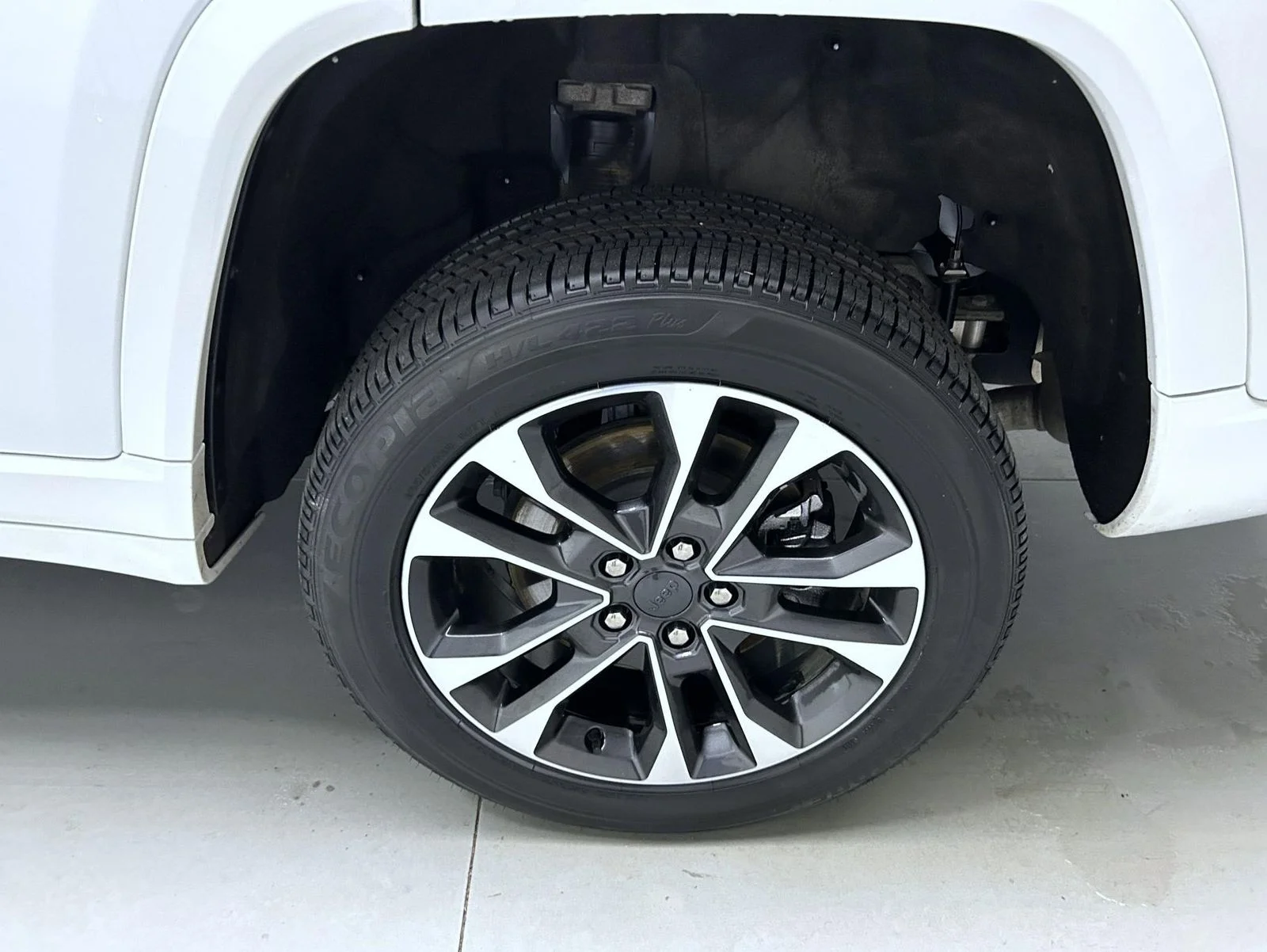 Used 2024 White Jeep Overland image 23
