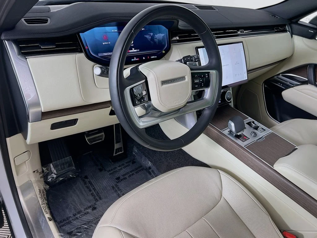 Used 2023 Fuji White Land Rover SE image 9