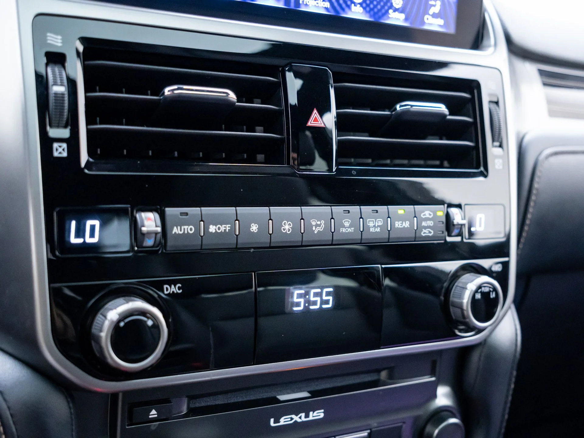 Used 2023 Silver Lexus 460 image 27