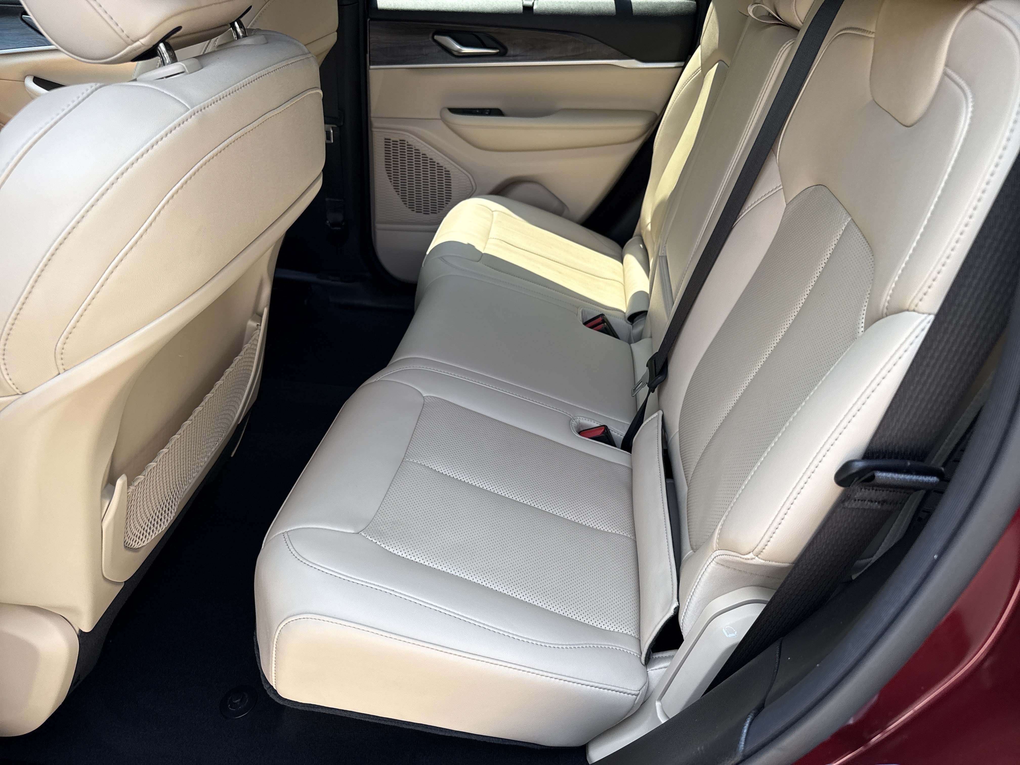 Used 2023 Velvet Red Pearlcoat Jeep Limited image 20