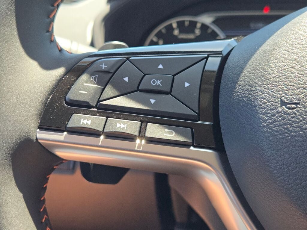 New 2026 Pearl White TriCoat / Super Black Two-tone Nissan SR image 26