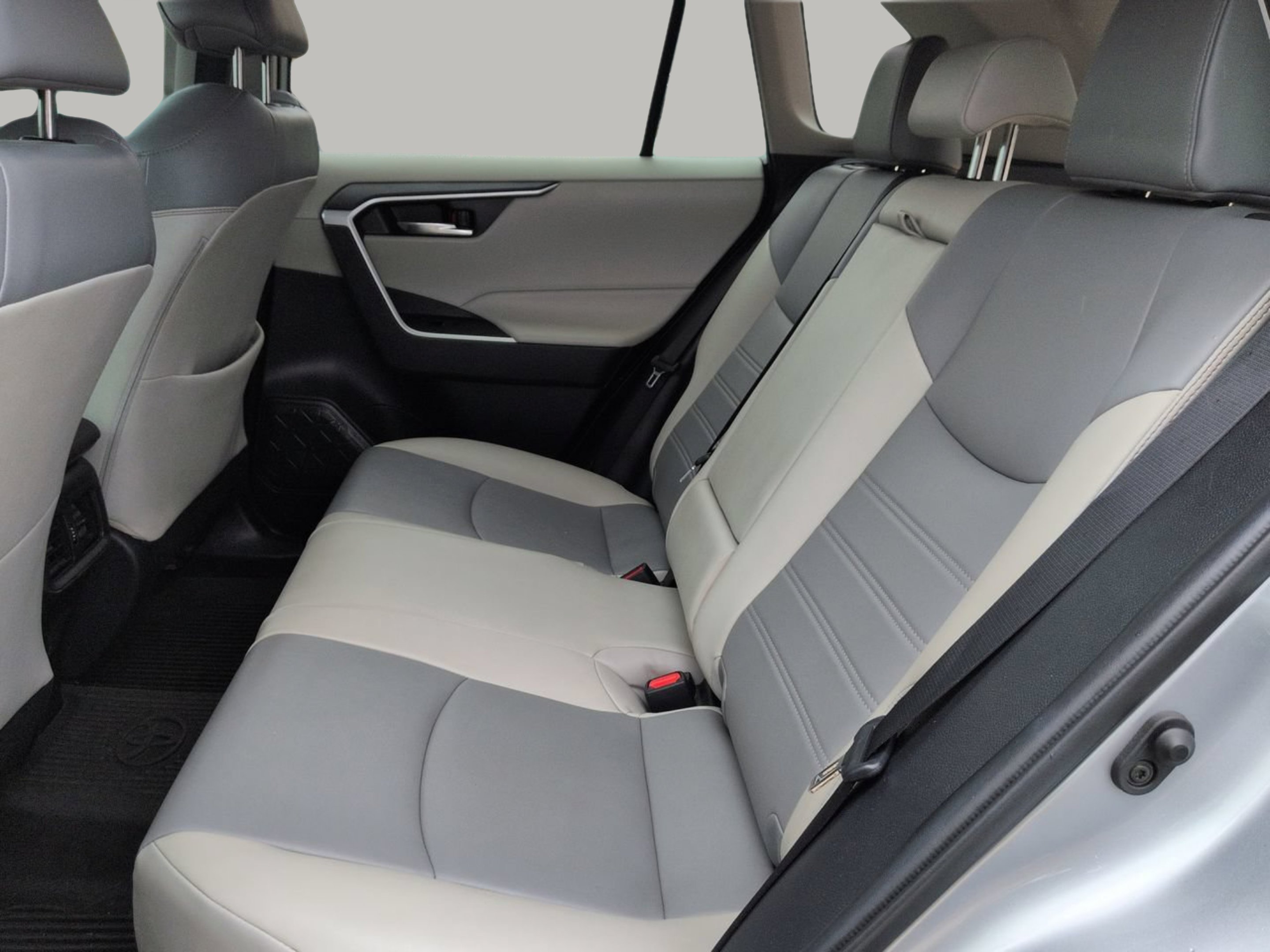 Used 2021 Silver Sky Metallic Toyota XLE Premium image 12