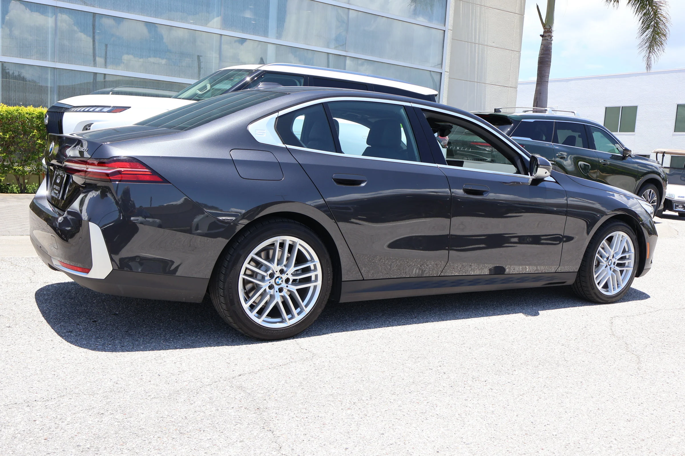 Used 2025 Dark Graphite Metallic BMW 530i image 10