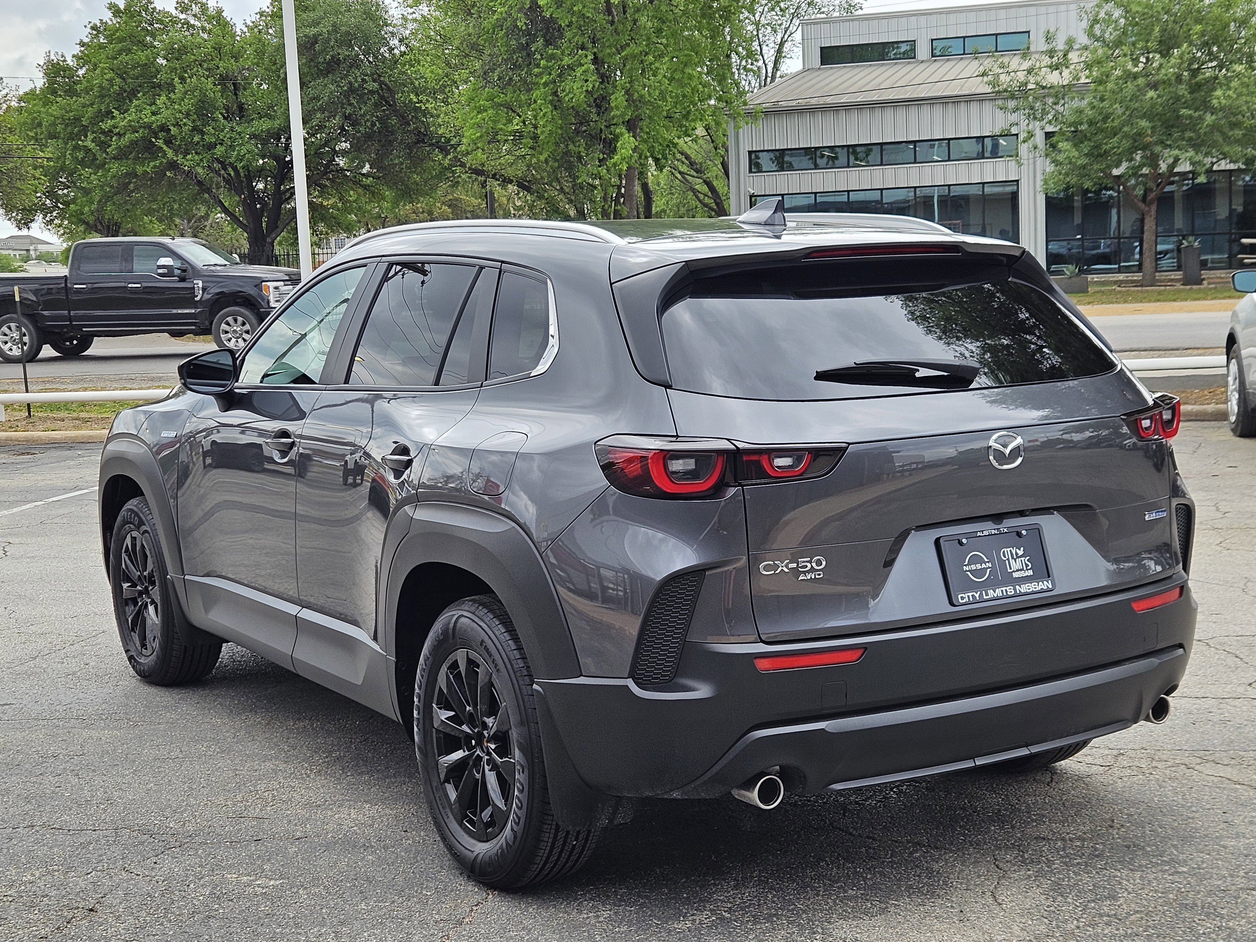 Used 2025  Mazda Preferred image 5