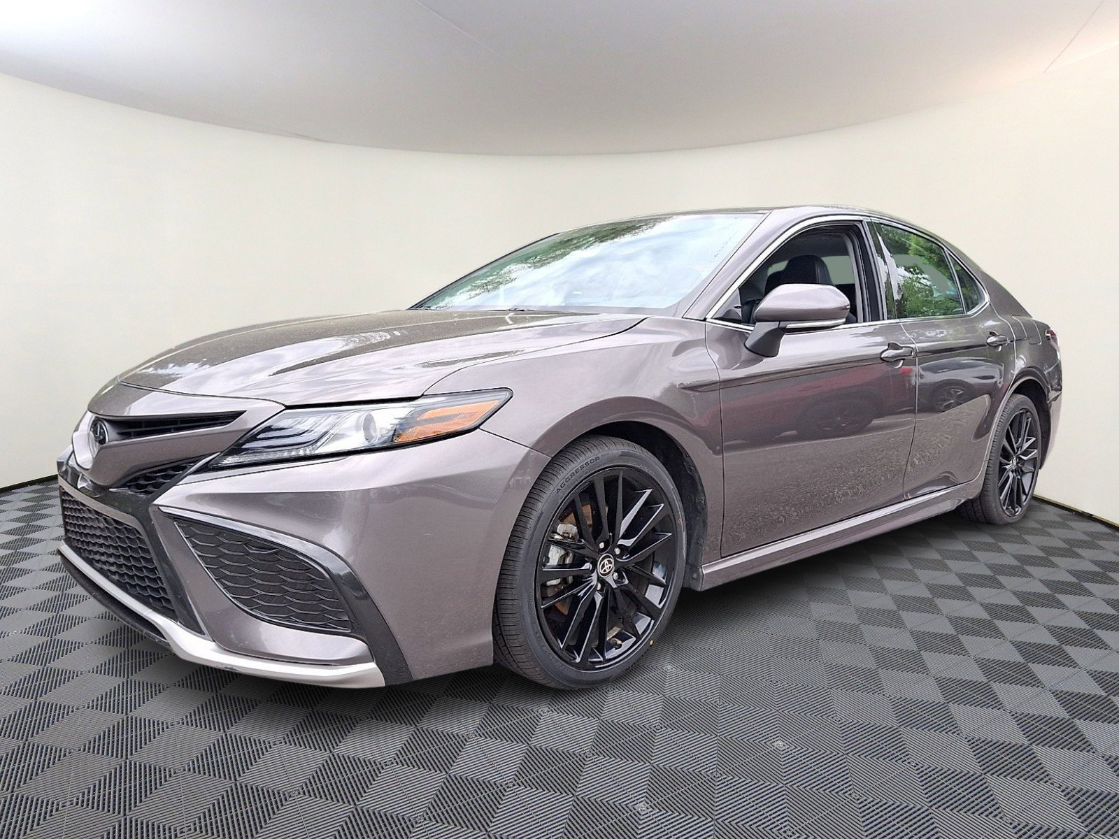 Used 2024 Predawn Gray Mica   1H1 Toyota XSE image 2