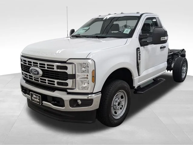 2026 Ford F-350 Super Duty Chassis Cab XL - Photo 16