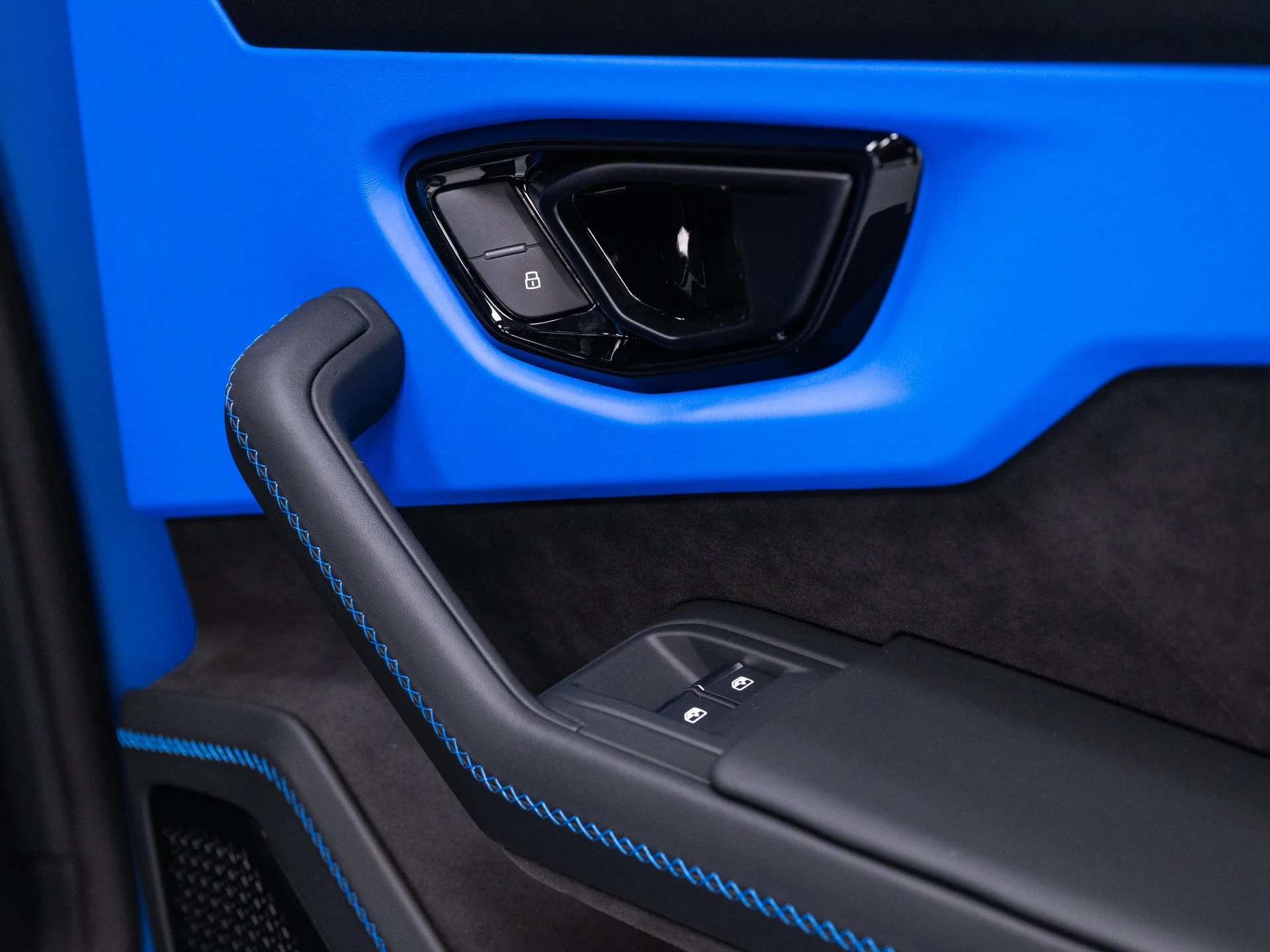 Used 2025 Blu Eleos Metallic Lamborghini SE image 74