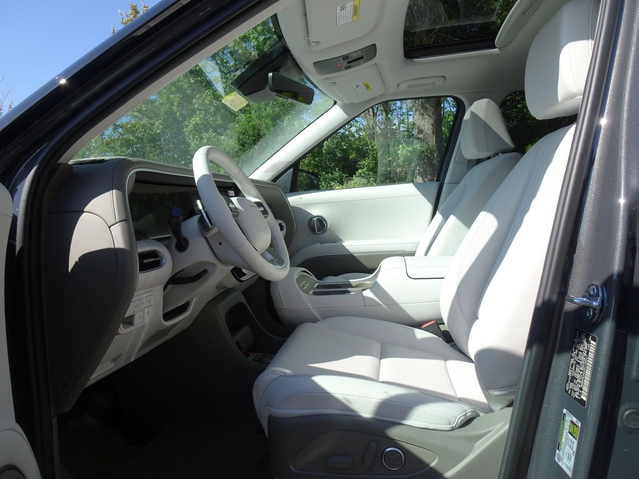 New 2027 Gray Hyundai SEL Premium 7P image 8