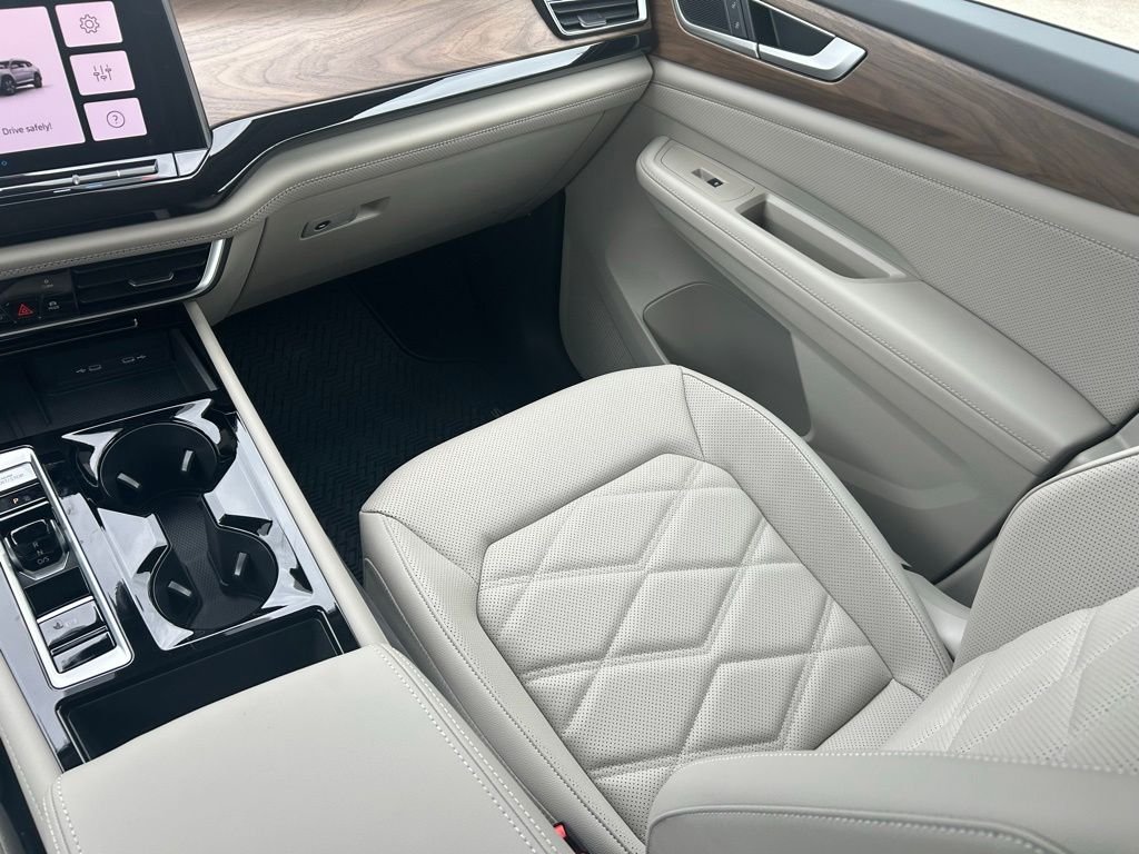 New 2026 Black Volkswagen SE w/Technology image 10