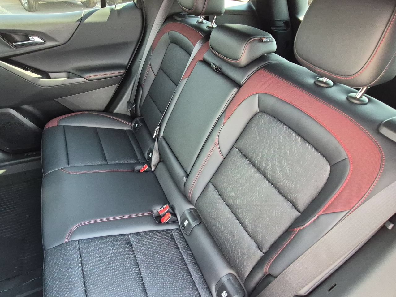 2027 Chevrolet Equinox RS - Photo 24