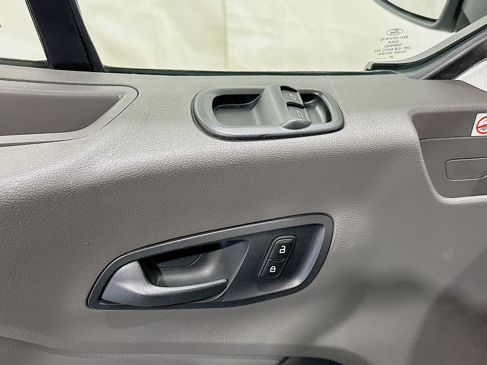 2020 Ford Transit Passenger Van XL - Photo 20