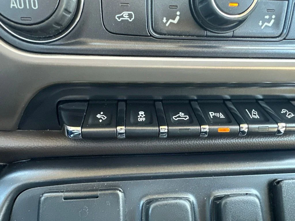 Used 2015 Gray GMC Denali image 25