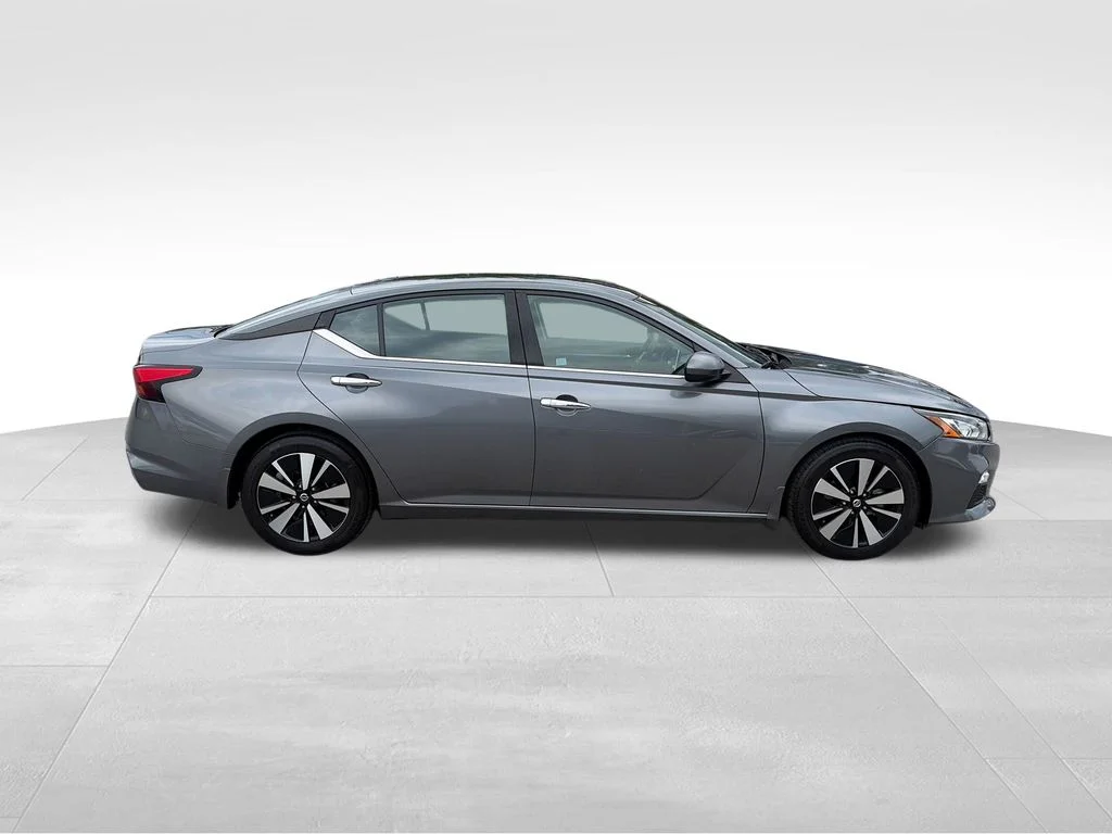 Used 2022 Gray Nissan 2.5 SV image 7