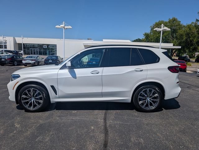 Used 2023 Mineral White Metallic BMW xDrive40i image 1