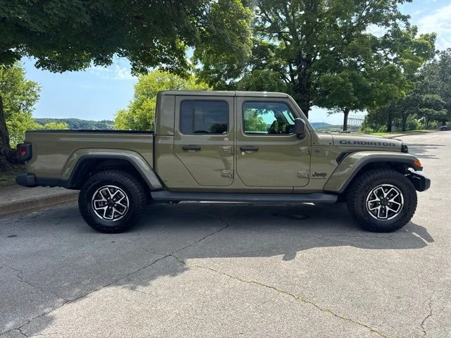 Used 2025  Jeep High Tide image 8