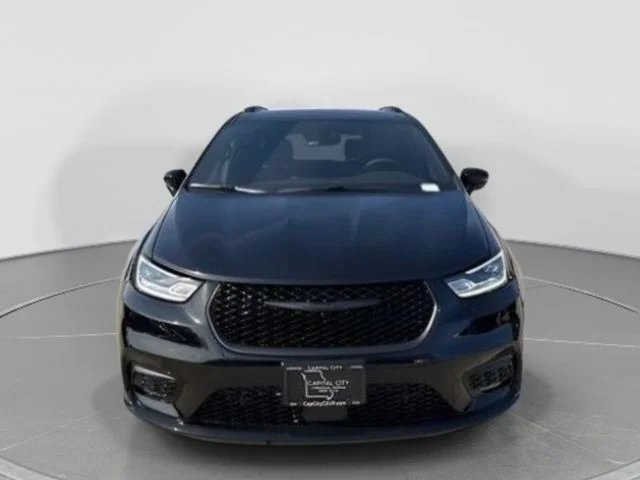 New 2026 Diamond Black Crystal Pearl-Coat Exterior Paint Chrysler Select image 4