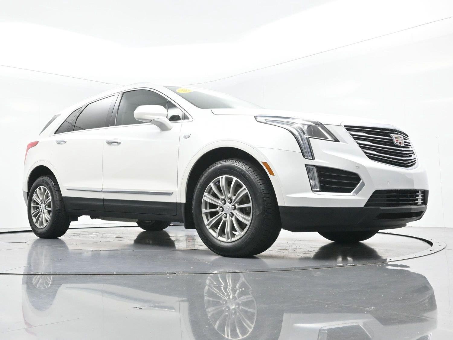 Used 2017 CRYSTAL WHITE TRICOAT Cadillac Luxury FWD image 50