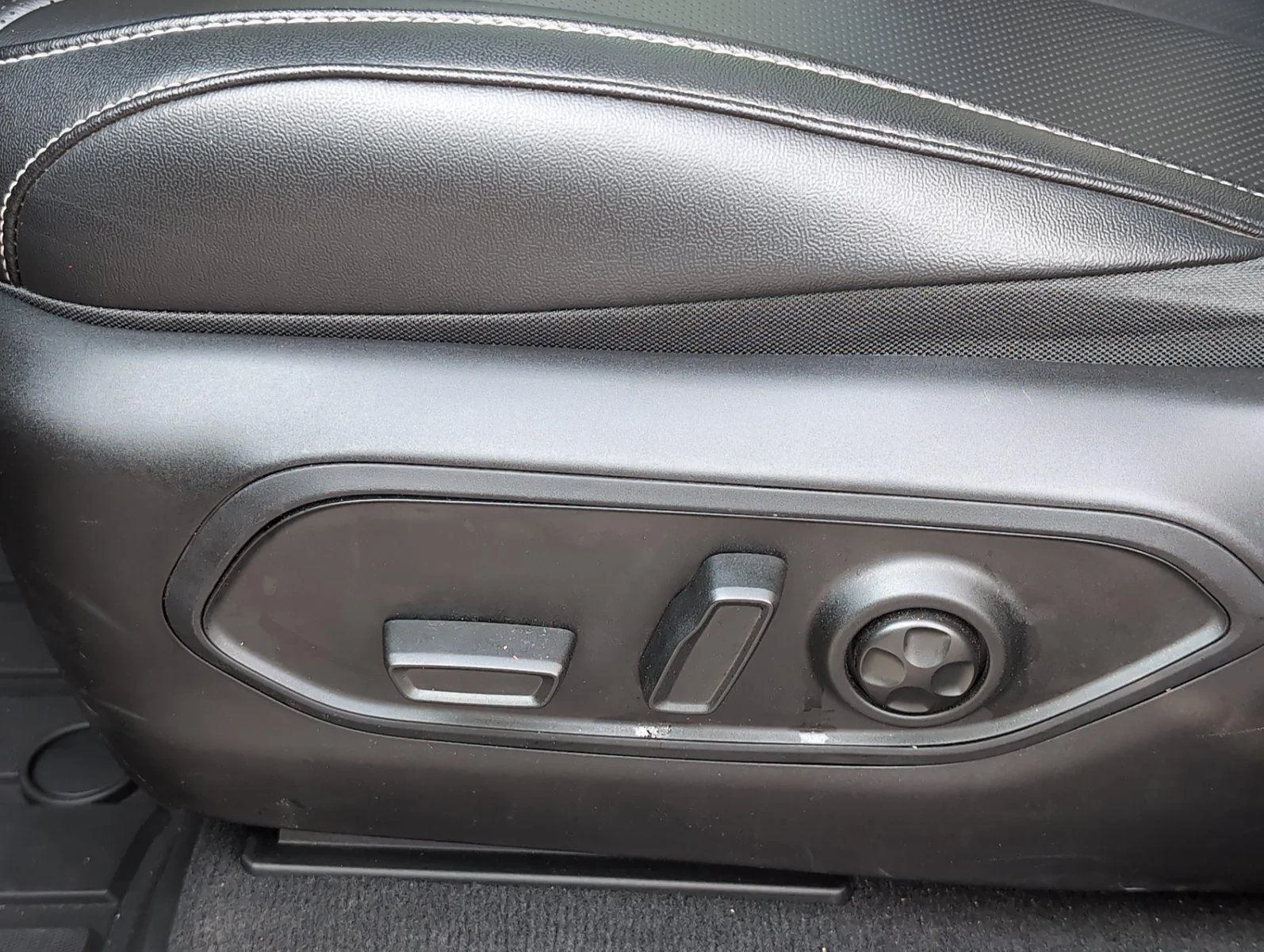 Used 2025 Silver Zynith Jeep Limited image 19