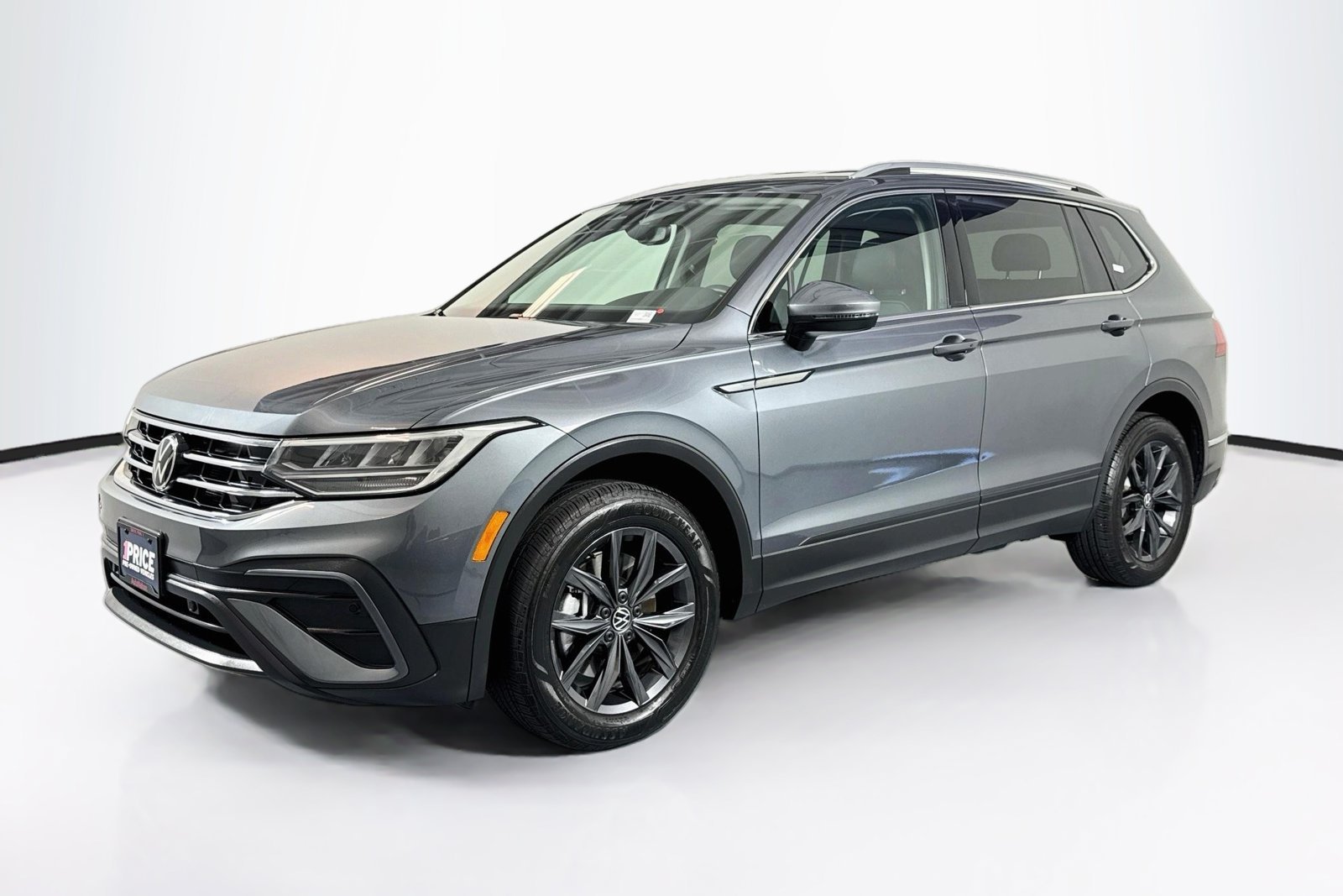 Used 2023 Platinum Gray Metallic Volkswagen SE image 1
