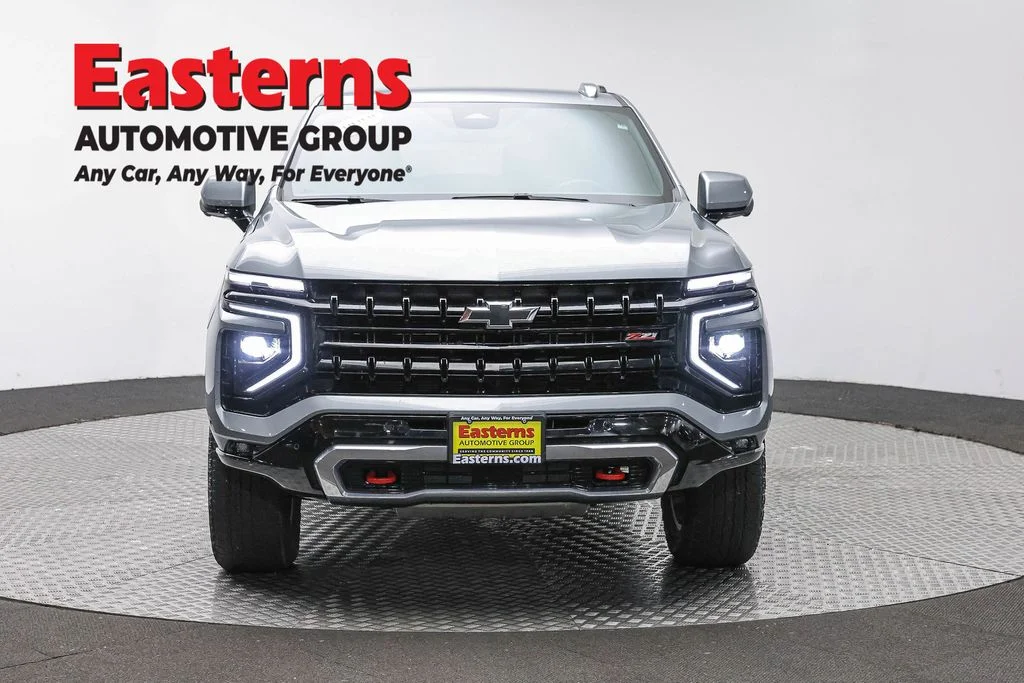 Used 2025 Gray Chevrolet Z71 image 2
