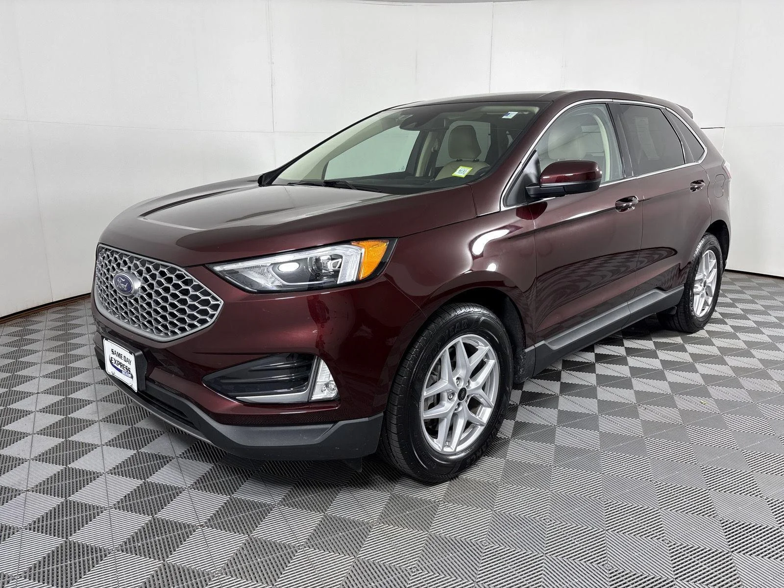 Used 2024 Burgundy Velvet Metallic Tinted Clearcoat Ford SEL image 3