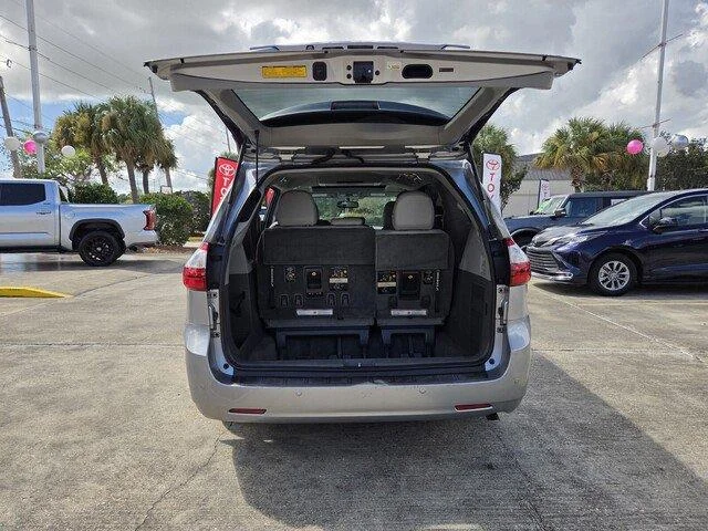 Used 2015 Silver Sky Metallic Toyota XLE Premium 8-Passenger image 28