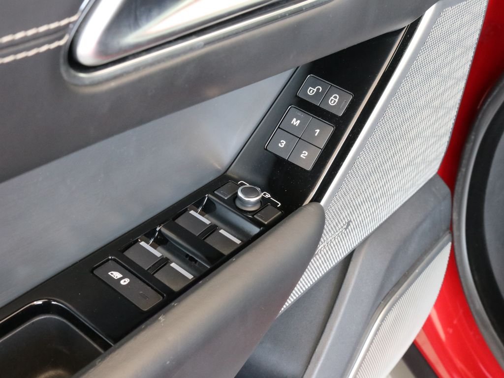 Used 2019 Red Land Rover HSE R-Dynamic image 26