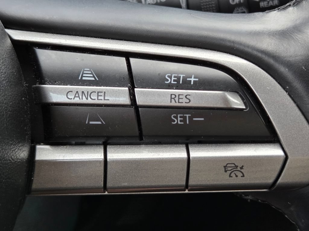 Used 2021 Snowflake White Pearl Mica Mazda Select image 17