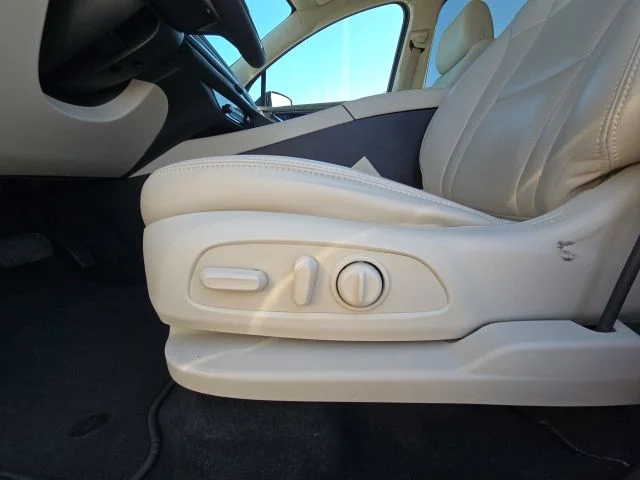 Used 2022 Black Buick Essence image 23
