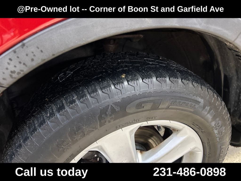 Used 2013 Red Toyota XLE image 12