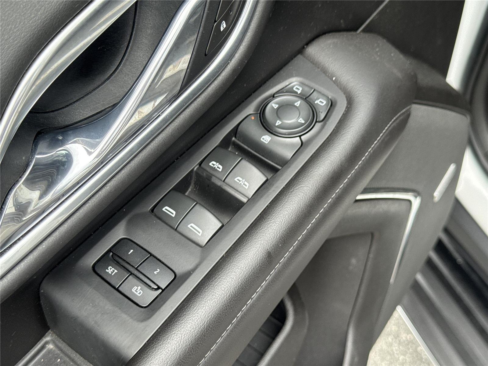 Used 2021 SUMMIT WHITE Chevrolet LT image 18