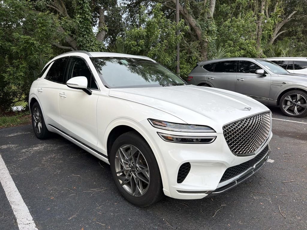 Used 2025 White Genesis 2.5T image 1