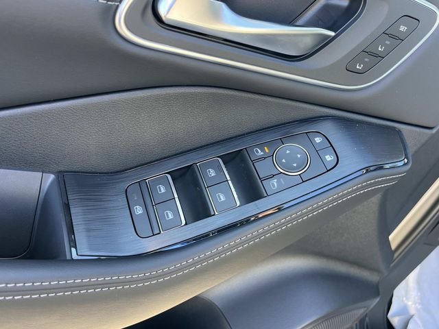 New 2026 Champagne Silver Metallic / Super Black Two-tone Nissan Platinum image 24