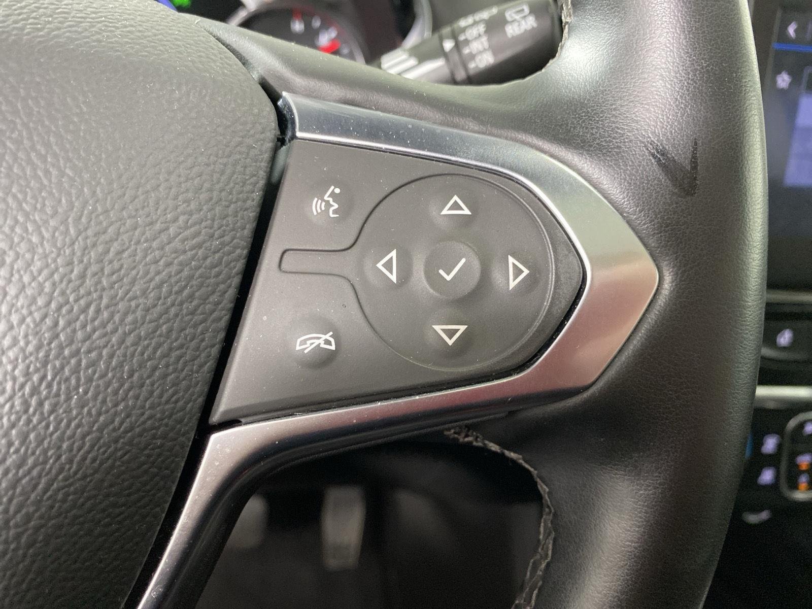 Used 2023 Iridescent Pearl Tricoat Chevrolet High Country image 17