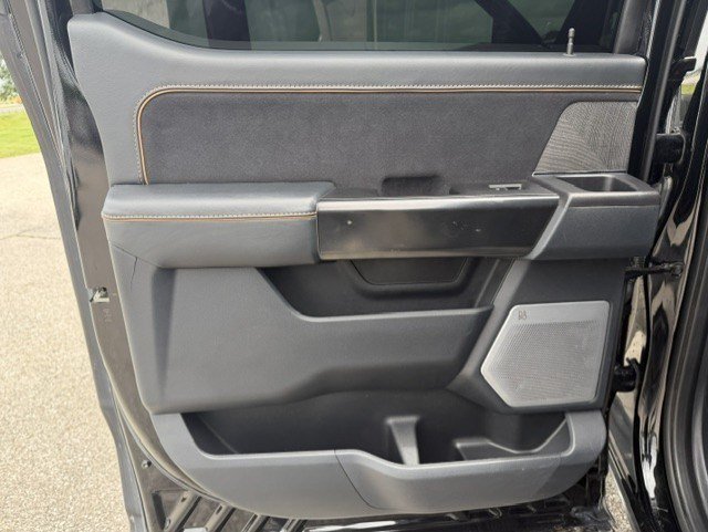 Used 2022 Black Metallic Ford Platinum image 31