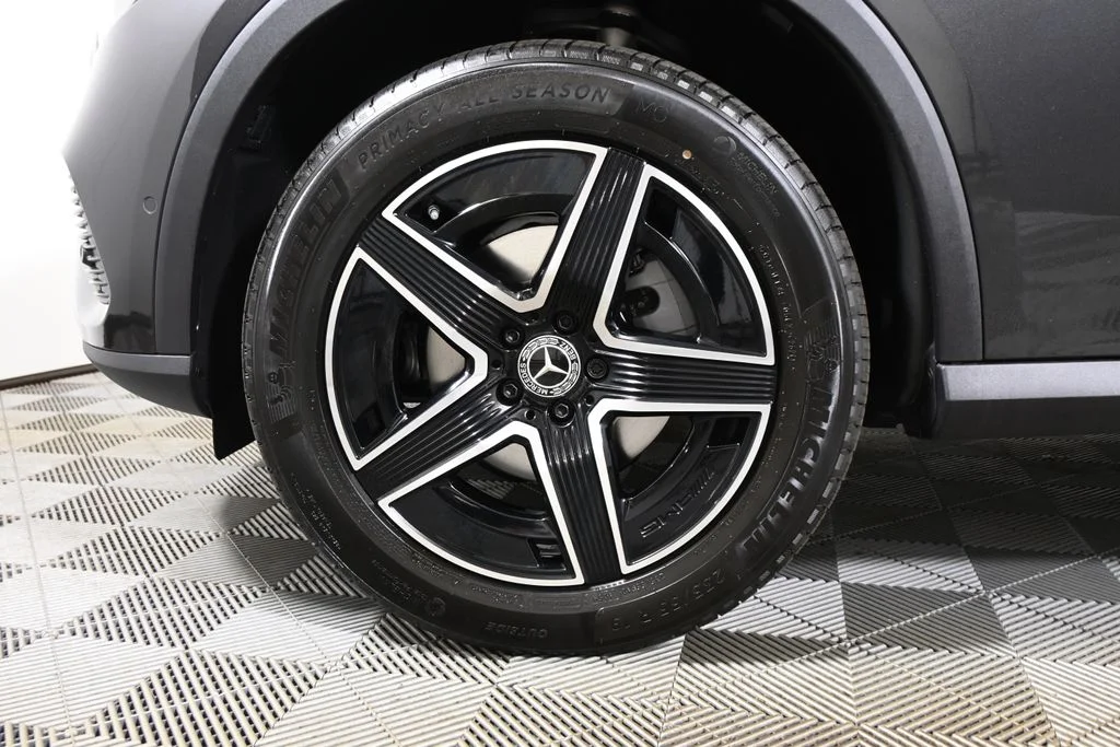 Used 2027 Gray Mercedes-Benz GLC 300 image 12