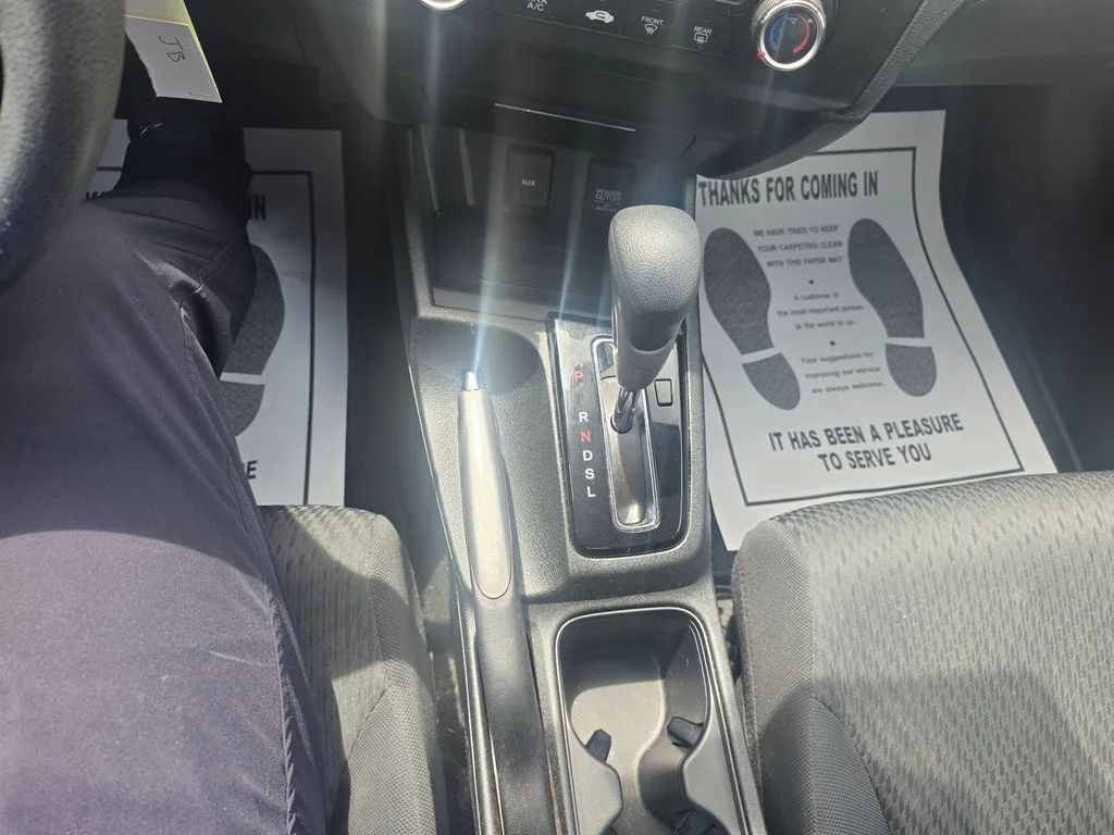 Used 2014 Alabaster Silver Metallic Honda LX image 19