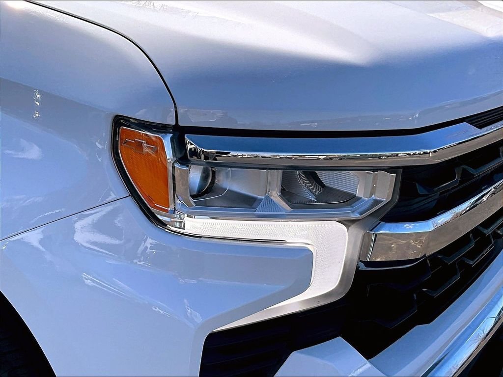Used 2023 White Chevrolet LT image 33