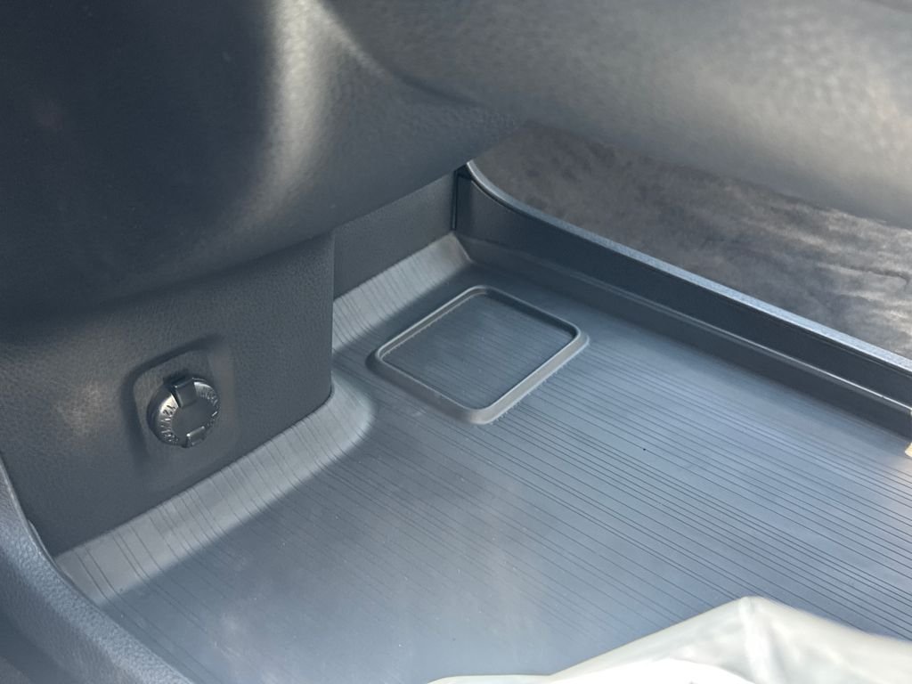 New 2026 Wind Chill Pearl Toyota Platinum image 28