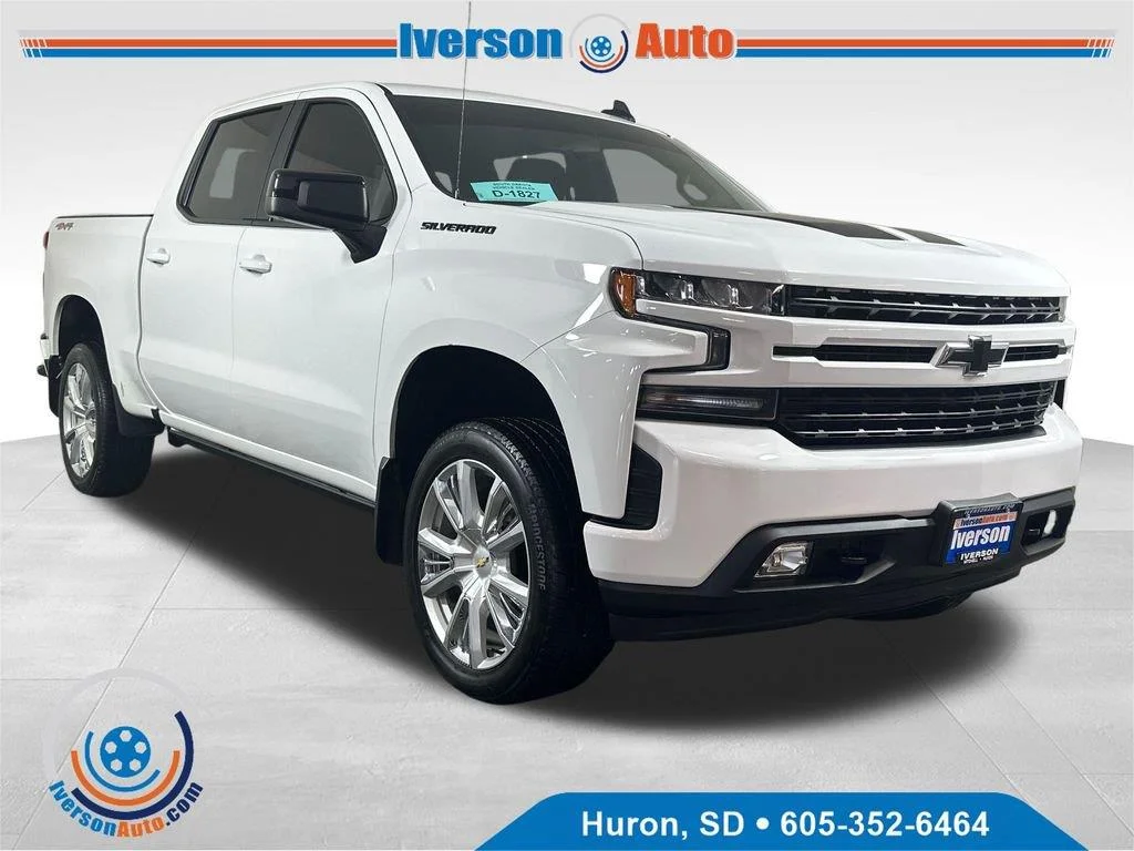 Used 2020 Summit White Chevrolet RST image 1