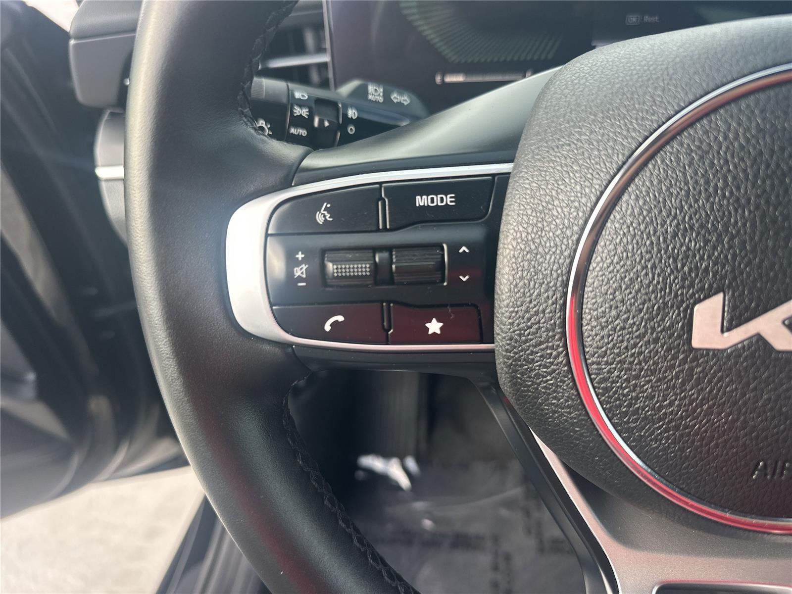Certified Used 2025 Aurora Black Pearl Kia GT-Line image 9