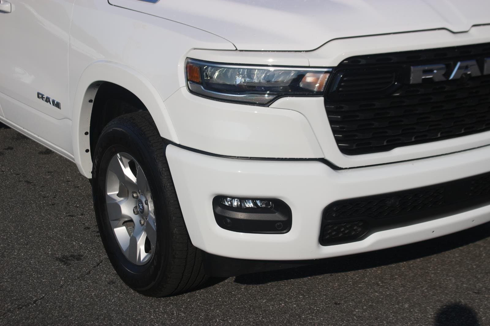Used 2025 White Ram Big Horn image 9