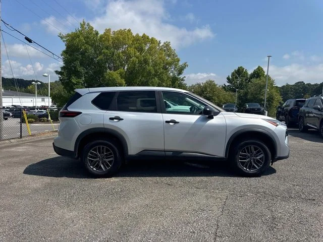 Used 2024 Silver Nissan S image 3