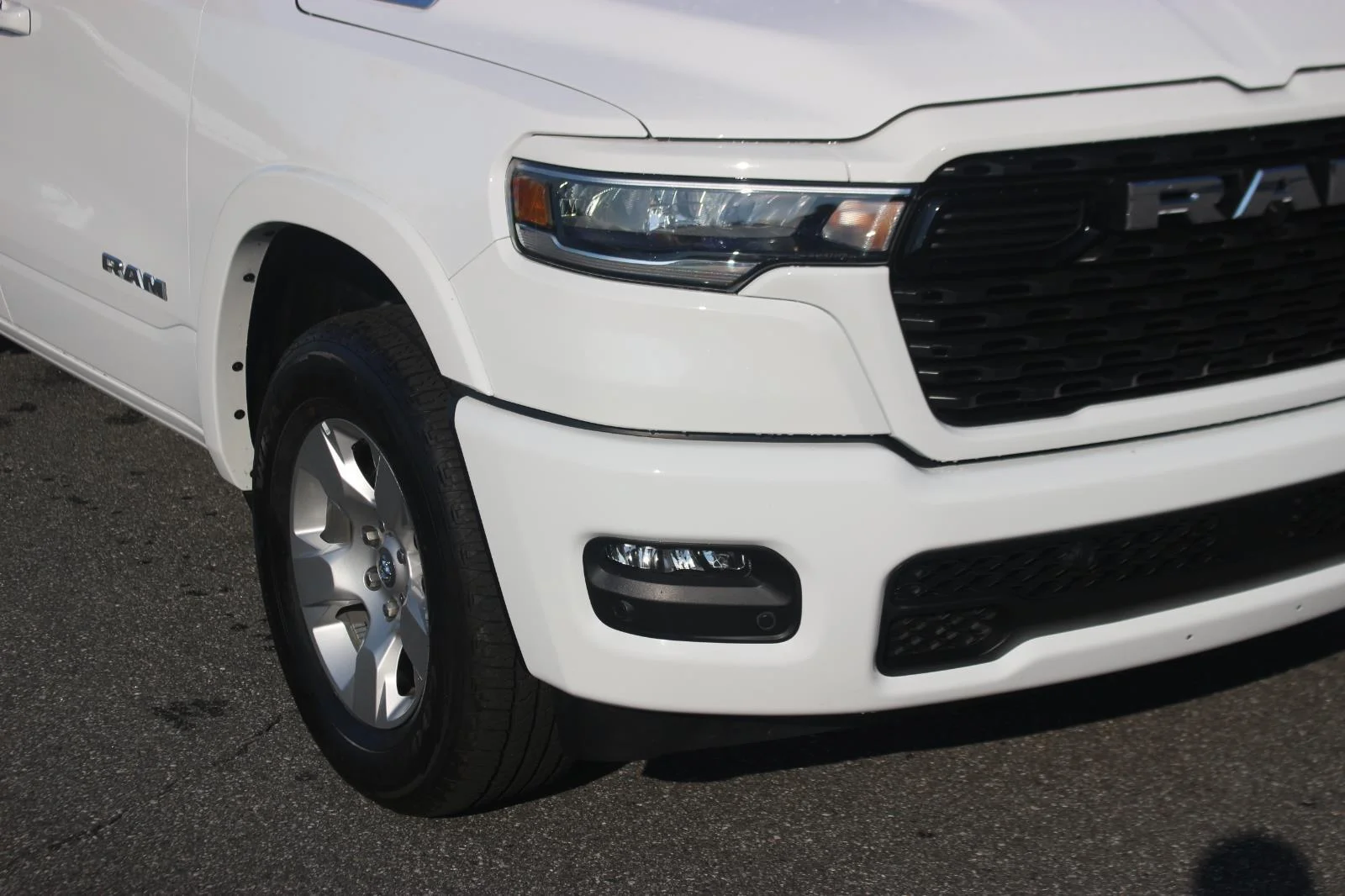 Used 2025 White Ram Big Horn image 9