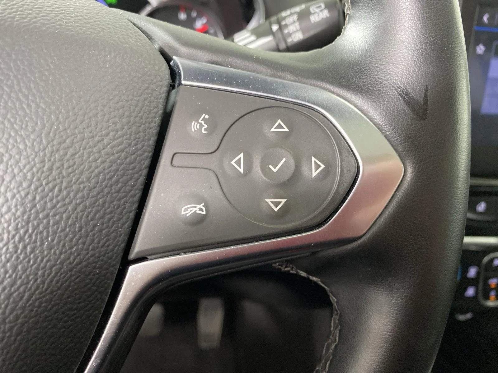 Used 2023 Iridescent Pearl Tricoat Chevrolet High Country image 17